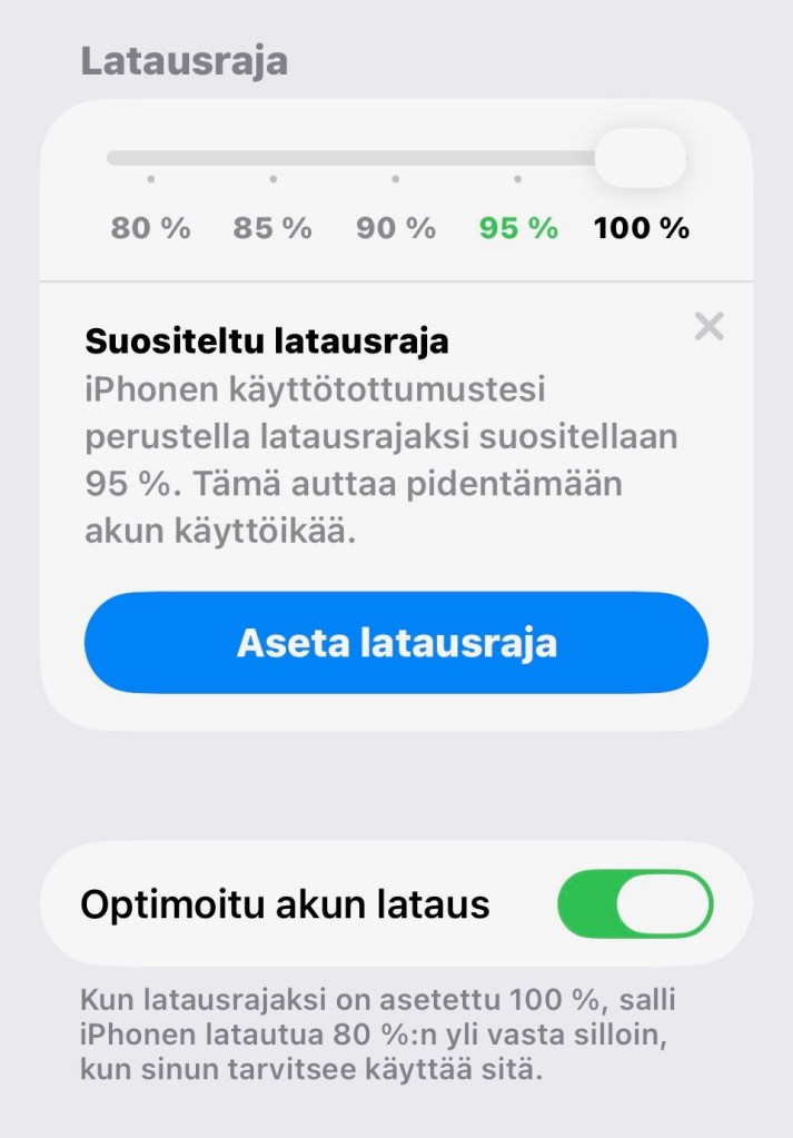 Akun latausasetukset. iPhone suosittelee latausrajaa 95 prosenttiin. Kuvassa myös "Optimoitu akun lataus" asetus on päällä.