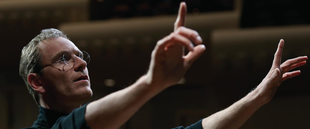 Steve Jobs hallitsee esiintymisen.