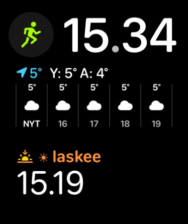 Modular Duo Apple Watch-kellotaulu. Lisätietokenttiin valittuna sääennuste sekä auringon nousu ja laskuajat.