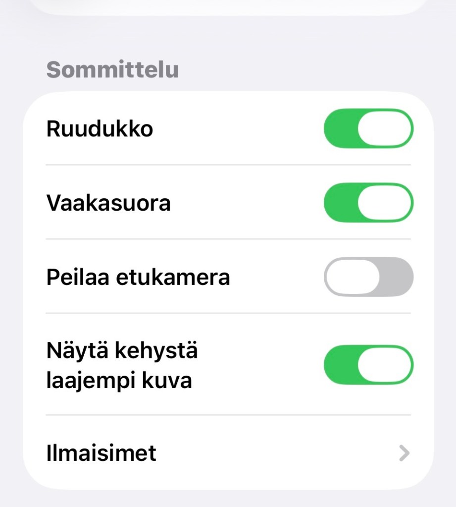 Kuvaruutukaappais iPhone Kamera-appsin asetuksista.